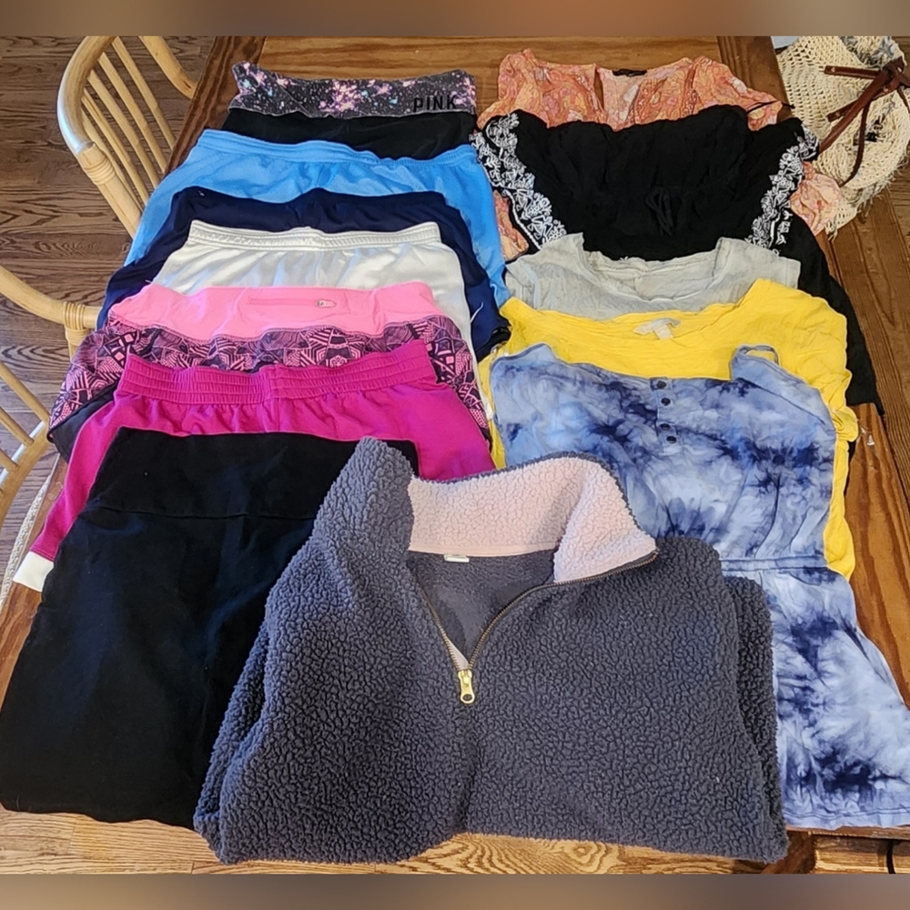 Lot of 14 - women's Medium clothing mix